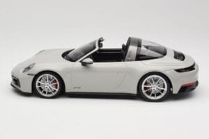 Porsche 911 992 Targa 4 GTS Grau Minichamps 1:18 155061064 Metall — Bild 3 von 6