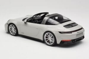 Porsche 911 992 Targa 4 GTS Grau Minichamps 1:18 155061064 Metall — Bild 5 von 6