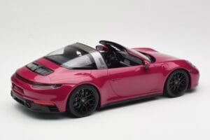 Porsche 911 992 Targa 4 GTS Rubystar Minichamps 1:18 155061066 Metall — Bild 2 von 6