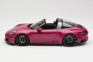 Porsche 911 992 Targa 4 GTS Rubystar Minichamps 1:18 155061066 Metall — Bild 3 von 6