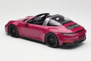 Porsche 911 992 Targa 4 GTS Rubystar Minichamps 1:18 155061066 Metall — Bild 5 von 6