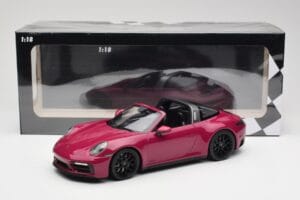 Porsche 911 992 Targa 4 GTS Rubystar Minichamps 1:18 155061066 Metall — Bild 6 von 6