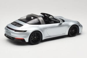 Porsche 911 992 Targa 4 GTS Silber Minichamps 1:18 155061061 Metall — Bild 2 von 6