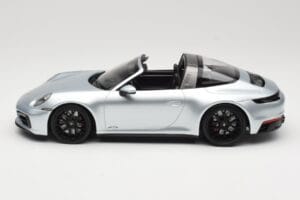Porsche 911 992 Targa 4 GTS Silber Minichamps 1:18 155061061 Metall — Bild 3 von 6
