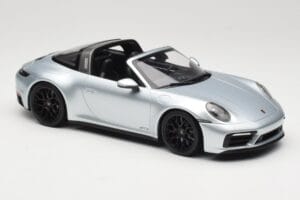 Porsche 911 992 Targa 4 GTS Silber Minichamps 1:18 155061061 Metall — Bild 4 von 6