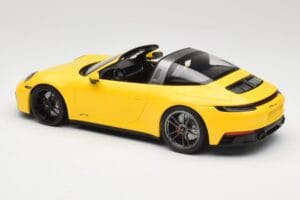 Porsche 911 992 Targa 4 GTS Gelb Minichamps 1:18 153061064 Metall — Bild 5 von 6