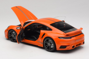 Porsche 911 992 Turbo S Coupe Sport Design Orange Minichamps 1:18 113069074 Metall — Bild 5 von 8