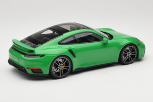 Porsche 911 992 Turbo S Grün Minichamps 1:18 153069077 Metall — Bild 2 von 6