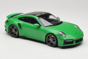 Porsche 911 992 Turbo S Grün Minichamps 1:18 153069077 Metall — Bild 4 von 6