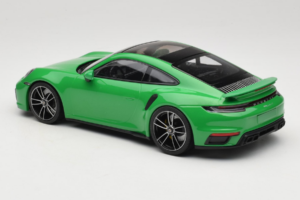Porsche 911 992 Turbo S Grün Minichamps 1:18 153069077 Metall — Bild 5 von 6