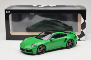 Porsche 911 992 Turbo S Grün Minichamps 1:18 153069077 Metall — Bild 6 von 6