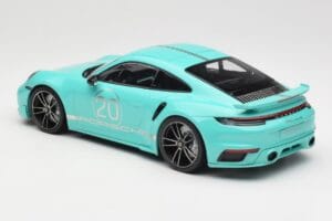 Porsche 911 992 Turbo S Sport Design Package Racing Green Minichamps 1:18 155069175 Metall — Bild 5 von 6