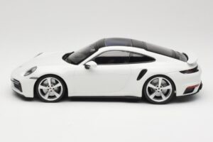 Porsche 911 Turbo S 992 Weiss Minichamps 1:18 WAP0211620RTRB Metall — Bild 3 von 6