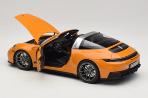 Porsche 911 992.2 Targa 4 GTS Bahama Yellow Norev 1:18 187190 Metall — Bild 7 von 10