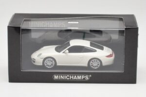 Porsche 911 997 Carrera 4S Carrara Weiß Minichamps 1:43 403066431 Metall — Bild 4 von 4