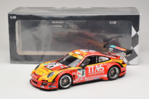 Porsche 911 997 GT3 R #8 De Lorenzi Racing De Lorenzi 24 Hours of Spa 2011 Minichamps 1:18 151118918 Metall — Bild 6 von 6