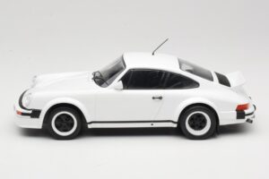 Porsche 911 SC GT Race Version IXO 1:18 18CMC007 Metall — Bild 3 von 6