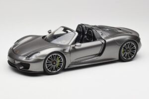 Porsche 918 Spyder Liquid Metal Silber Minichamps 1:18 110062430 Metall