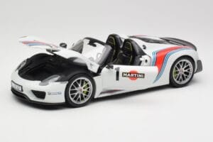 Porsche 918 Spyder Weissach Package Martini Minichamps 1:18 110062440 Metall — Bild 2 von 8