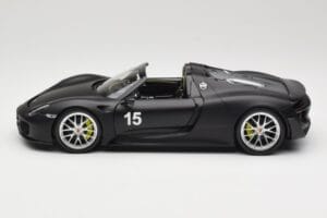 Porsche 918 Spyder Weissach Package Matt Black Minichamps 1:18 110062444 Metall — Bild 4 von 8