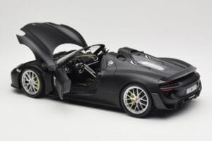 Porsche 918 Spyder Weissach Package Matt Black Minichamps 1:18 110062444 Metall — Bild 5 von 8