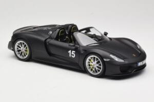 Porsche 918 Spyder Weissach Package Matt Black Minichamps 1:18 110062444 Metall — Bild 6 von 8