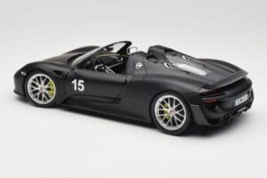 Porsche 918 Spyder Weissach Package Matt Black Minichamps 1:18 110062444 Metall — Bild 7 von 8