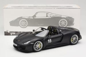 Porsche 918 Spyder Weissach Package Matt Black Minichamps 1:18 110062444 Metall — Bild 8 von 8