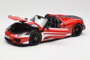 Porsche 918 Spyder Weissach Package Rot & Weiß Streifen Minichamps 1:18 110062442 Metall — Bild 2 von 9