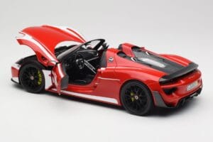 Porsche 918 Spyder Weissach Package Rot & Weiß Streifen Minichamps 1:18 110062442 Metall — Bild 6 von 9