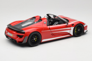 Porsche 918 Spyder Weissach Package Rot Weiß Streifen Minichamps 1:18 110062442-O1 Metall — Bild 3 von 8