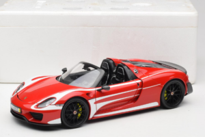 Porsche 918 Spyder Weissach Package Rot Weiß Streifen Minichamps 1:18 110062442-O1 Metall — Bild 8 von 8