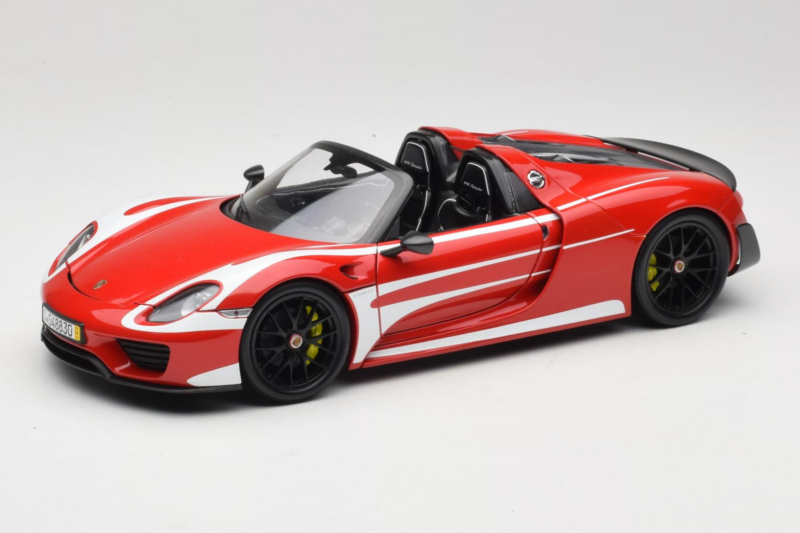 Porsche 918 Spyder Weissach Package Rot Weiß Streifen Minichamps 1:18 110062442-O1 Metall