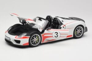 Porsche 918 Spyder Weissach Package Salzburg Minichamps 1:18 110062441 Metall — Bild 2 von 8
