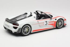 Porsche 918 Spyder Weissach Package Salzburg Minichamps 1:18 110062441 Metall — Bild 3 von 8