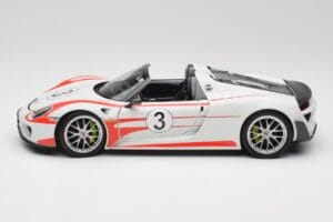Porsche 918 Spyder Weissach Package Salzburg Minichamps 1:18 110062441 Metall — Bild 4 von 8