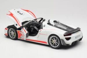 Porsche 918 Spyder Weissach Package Salzburg Minichamps 1:18 110062441 Metall — Bild 5 von 8