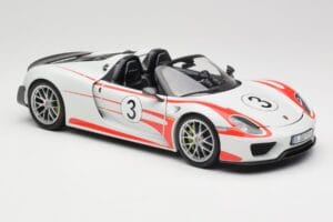 Porsche 918 Spyder Weissach Package Salzburg Minichamps 1:18 110062441 Metall — Bild 6 von 8