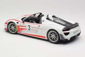 Porsche 918 Spyder Weissach Package Salzburg Minichamps 1:18 110062441 Metall — Bild 7 von 8
