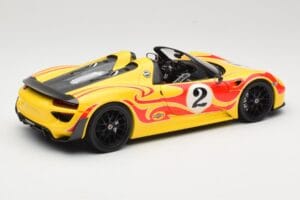 Porsche 918 Spyder Weissach Package Gelb Mit Streifen Minichamps 1:18 110062446 Metall — Bild 3 von 8