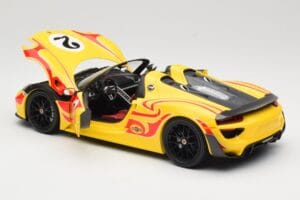 Porsche 918 Spyder Weissach Package Gelb Mit Streifen Minichamps 1:18 110062446 Metall — Bild 5 von 8