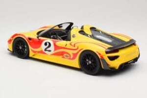 Porsche 918 Spyder Weissach Package Gelb Mit Streifen Minichamps 1:18 110062446 Metall — Bild 7 von 8