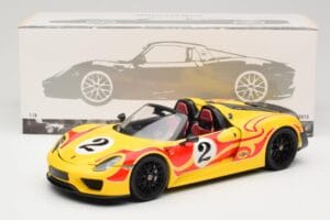 Porsche 918 Spyder Weissach Package Gelb Mit Streifen Minichamps 1:18 110062446 Metall — Bild 8 von 8