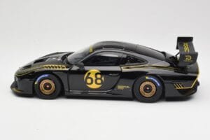 Porsche 935/19 Schwarz mit Goldenen Streifen Minichamps 1:18 155067568 Metall — Bild 3 von 6