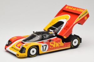Porsche 962C Group C #17 D. Bell / H-J. Stuck / K. Ludwig 24 Hours of Le Mans 1988 Universal Hobbies 1:18 4704 Metall — Bild 2 von 8