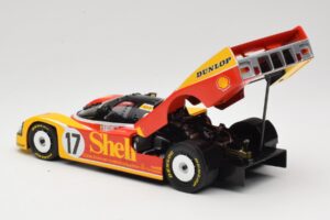 Porsche 962C Group C #17 D. Bell / H-J. Stuck / K. Ludwig 24 Hours of Le Mans 1988 Universal Hobbies 1:18 4704 Metall — Bild 5 von 8