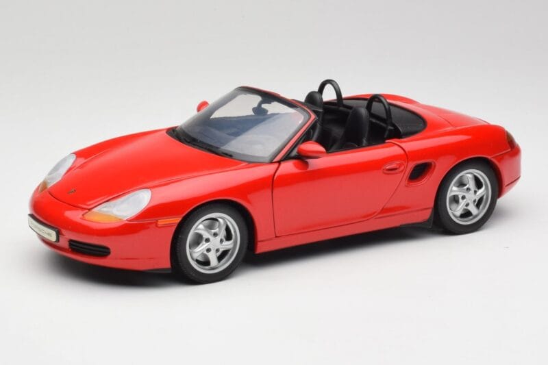 Porsche Boxster S 986 Guards Rot UT Models 1:18 27861-M1 Metall