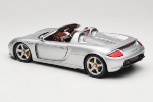 Porsche Carrera GT Silver Metallic Minichamps 1:18 WAP02103014 Metall — Bild 7 von 8