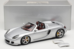 Porsche Carrera GT Silver Metallic Minichamps 1:18 WAP02103014 Metall — Bild 8 von 8