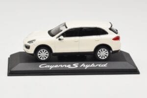 Porsche Cayenne 958 S Hybrid Weiß Minichamps 1:43 WAP0200040B Metall